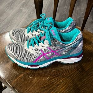 ASICS running shoes. Excellent condition. Worn 2x. Size 8, fit like a 7.5.